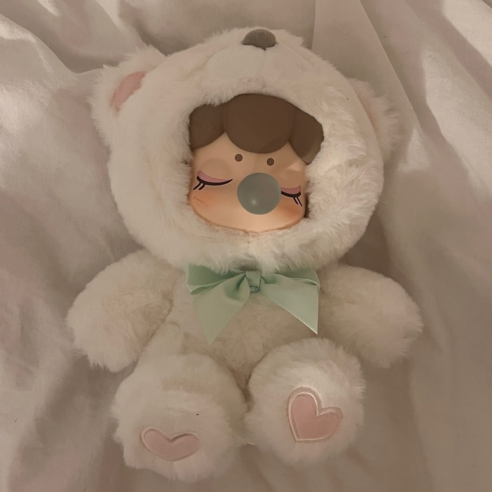 White Nanci rolife bear